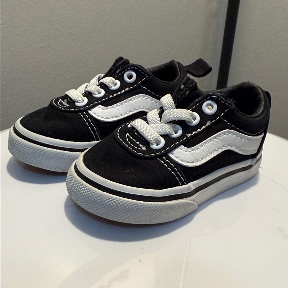 Baby Black and White Old Skool Vans
